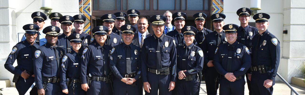 Desktop Header Group Of Santa Monica Police Officers At The Chief Swearing In In Front Of City Hall 